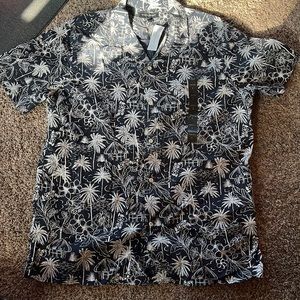 Banana republic new with tags Hawaiian short sleeve shirt navy blue and white!